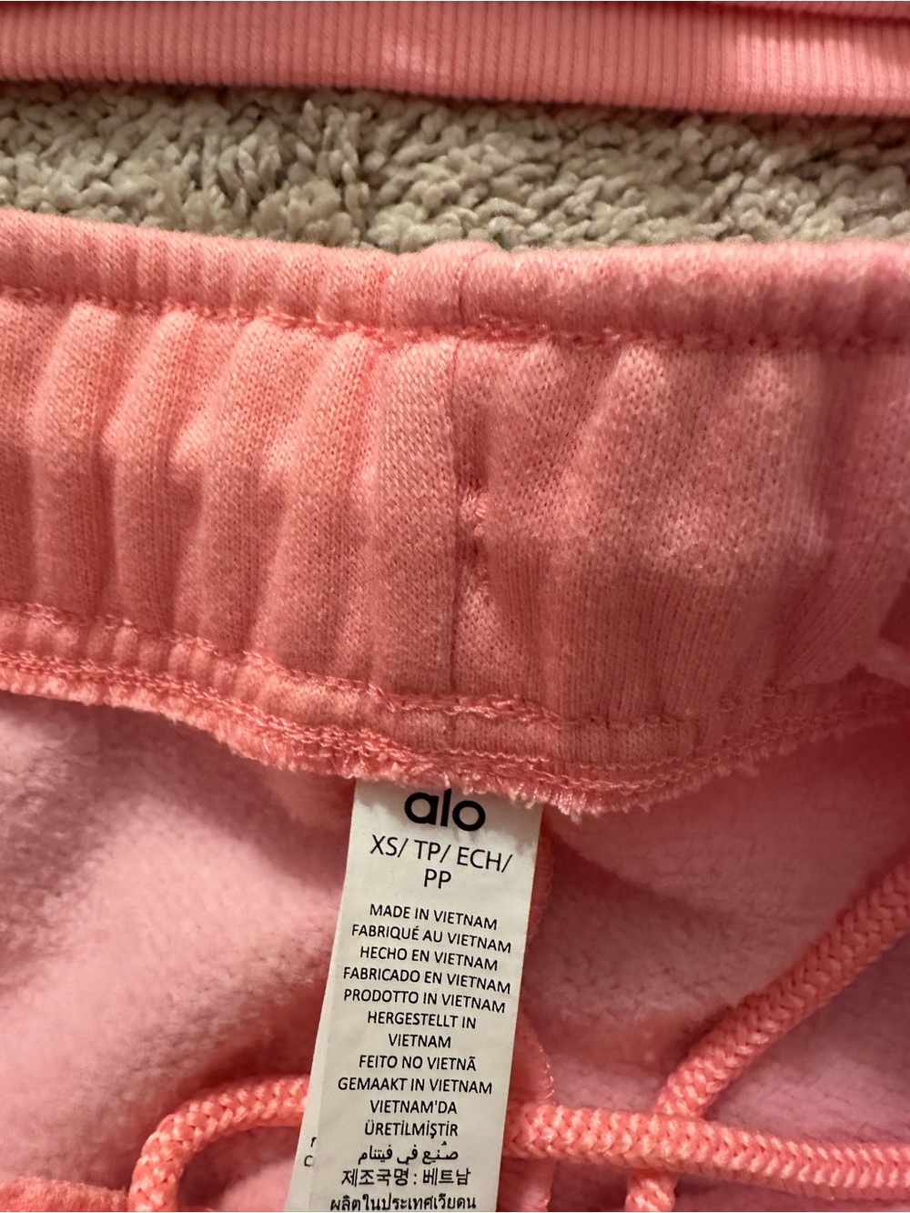 ALO Yoga neon bubblegum accolade cropped sweatshirt and accolade shorts XS - Picture 3 of 8